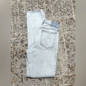 ABERCROMBIE & FITCH The straight mid rise jeans size 4/27 long light wash